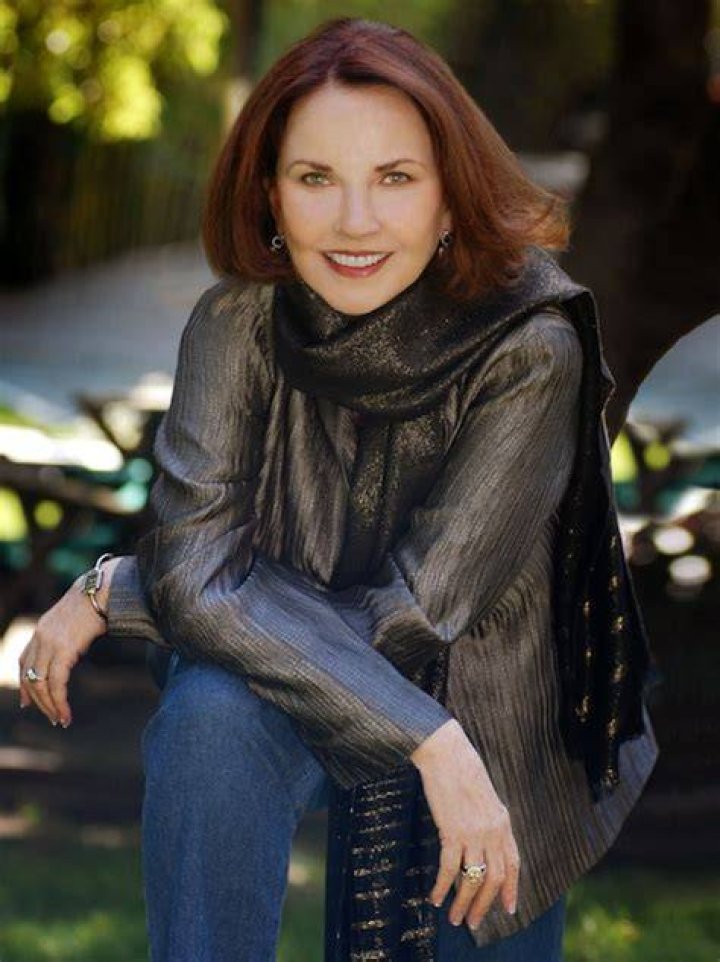 Sandra Knight Net Worth